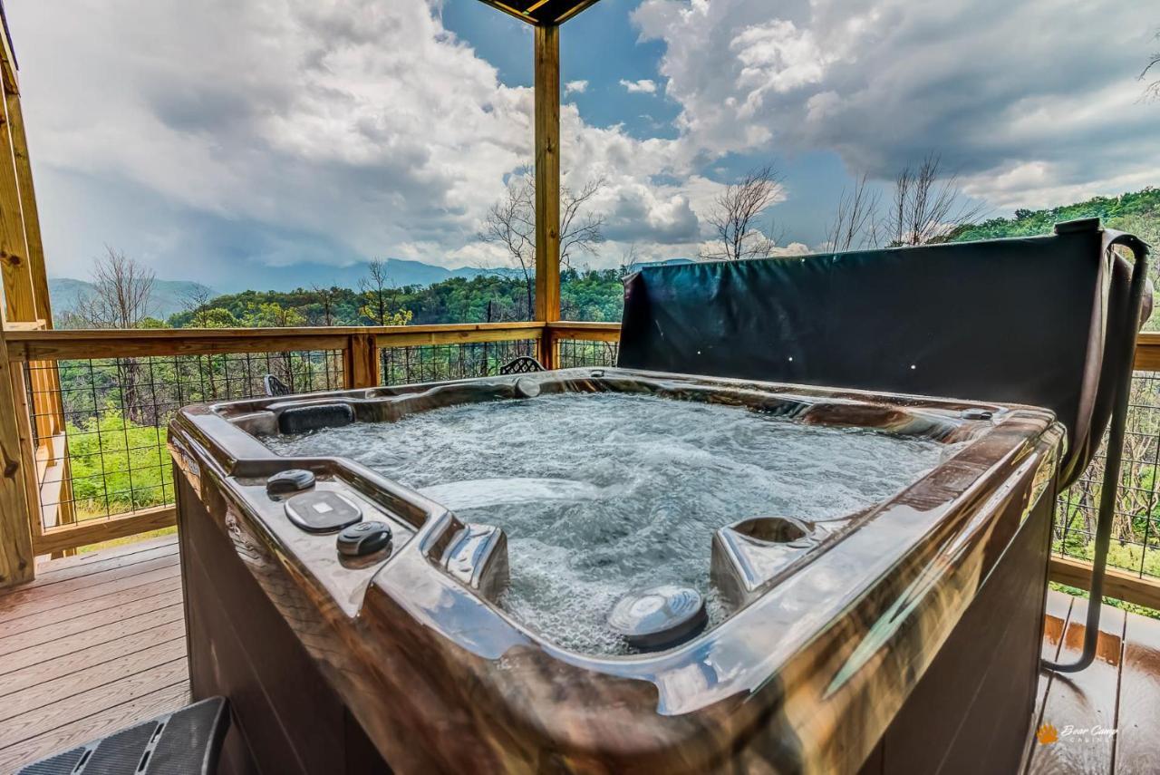 Majestic View Lodge, Amazing Views, Hot Tub, 1089 Free Tickets Each Paid Day, Dollywood And More Gatlinburg Exterior foto