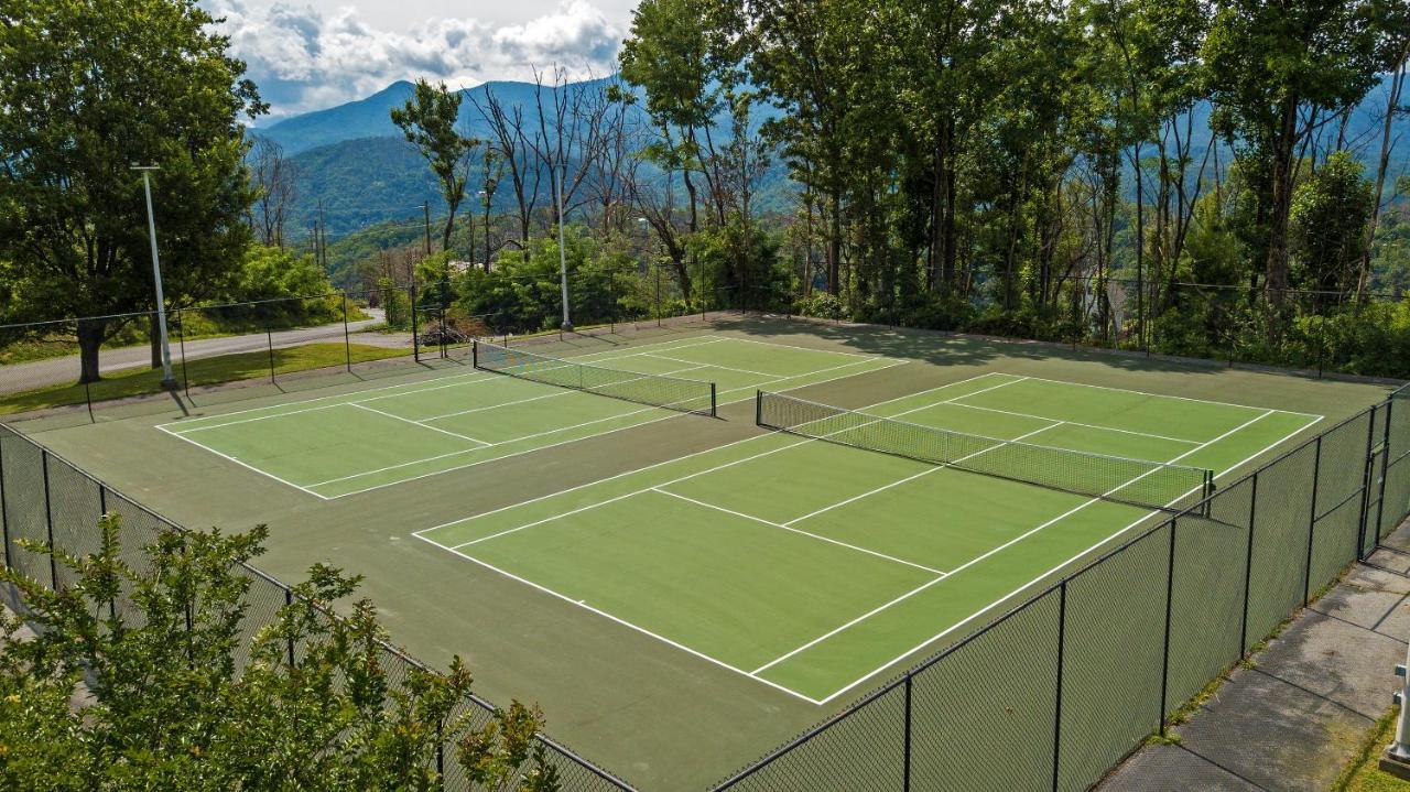 Majestic View Lodge, Amazing Views, Hot Tub, 1089 Free Tickets Each Paid Day, Dollywood And More Gatlinburg Exterior foto